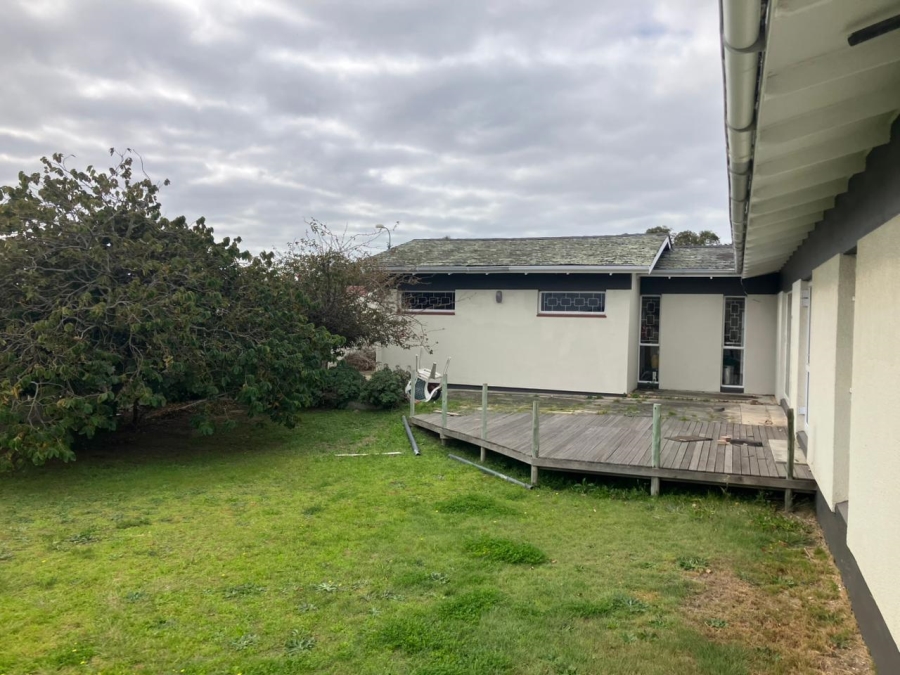 4 Bedroom Property for Sale in Kabega Park Eastern Cape